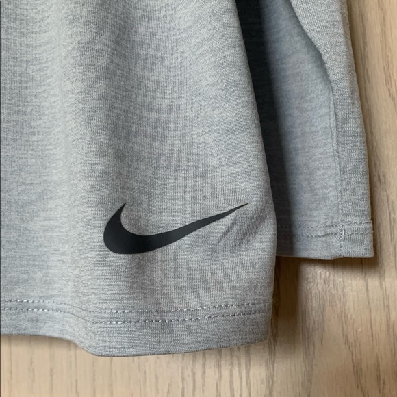 Nike Dri-Fit Women’s 2X Grey Long Sleeve Hooded Shirt - Picture 3 of 4